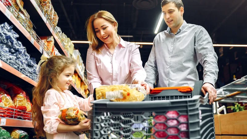 Market rafında bakliyat ve çorbalık ürünler